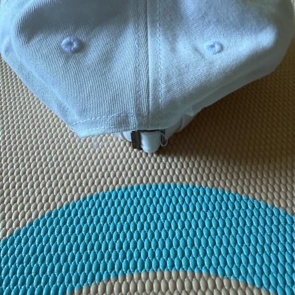 Nike White Cap - Picture 2 of 3